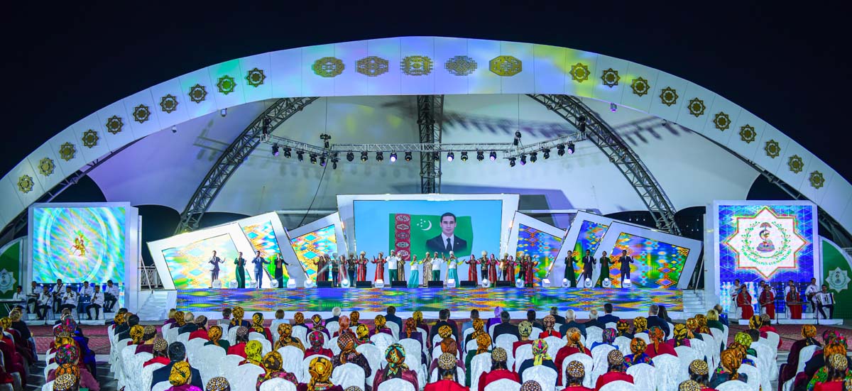 Türkmenistanda Saglygy goraýyş we derman senagaty işgärleriniň güni bellenildi